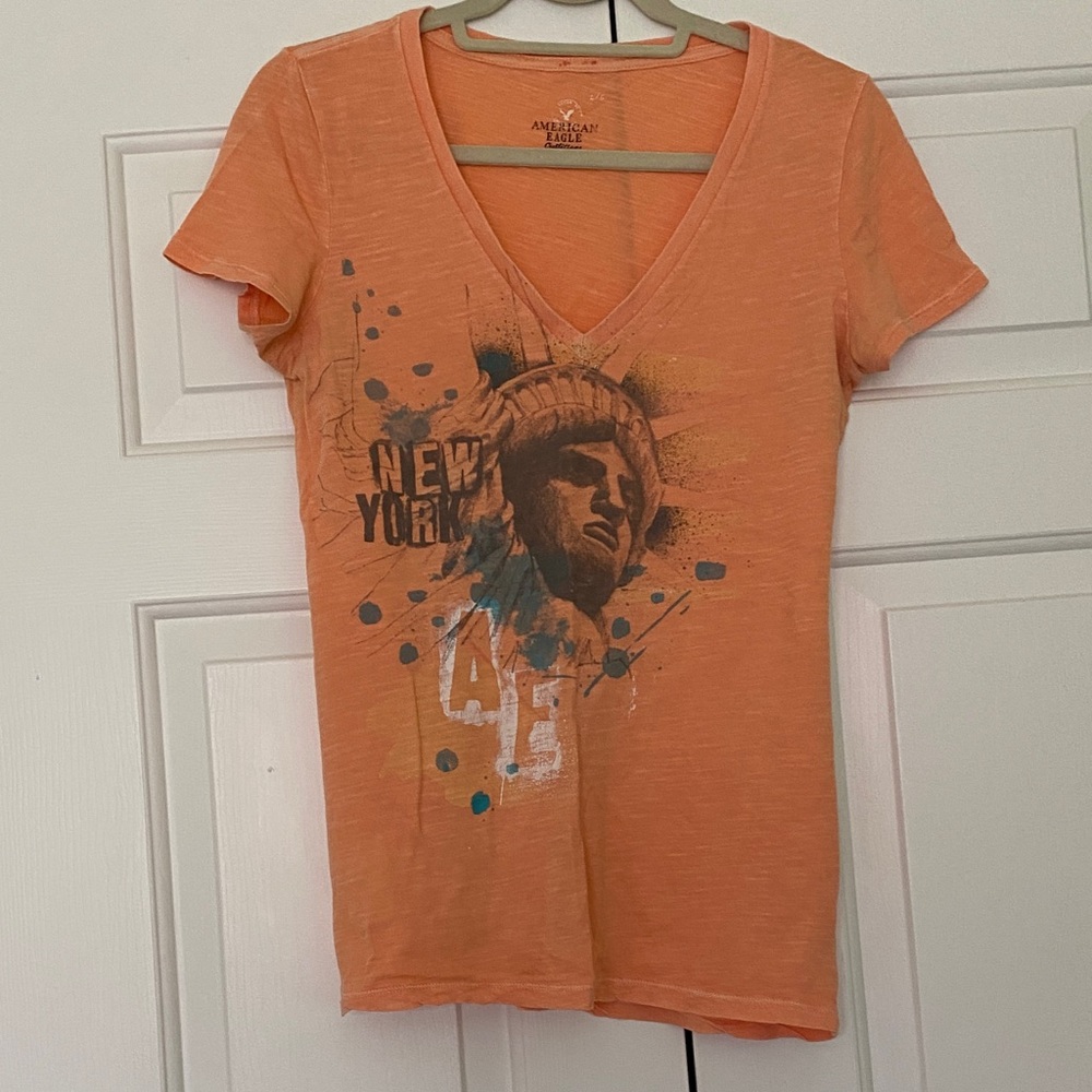 American Eagle Outfitters V-Neck Statue of Liberty Tee